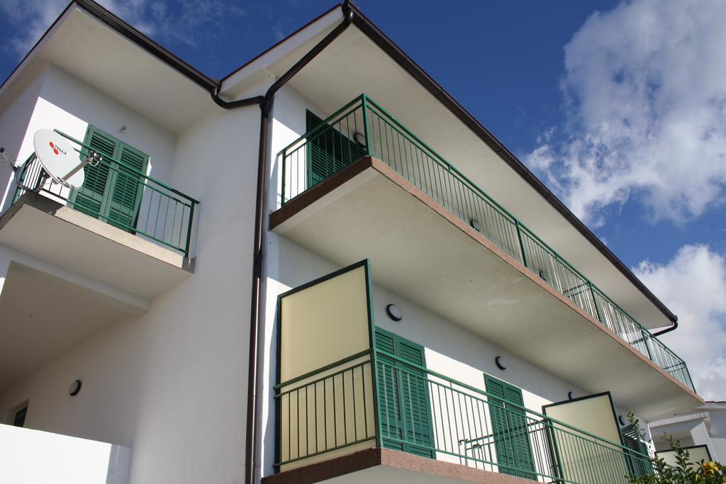 Apartments Juric Brela Buitenkant foto