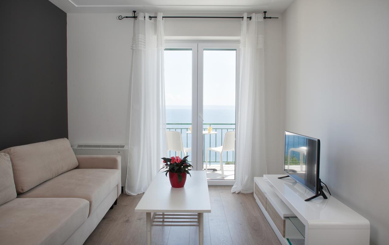 Apartments Juric Brela Buitenkant foto