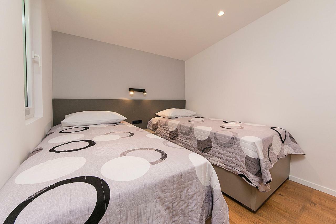 Apartments Juric Brela Buitenkant foto